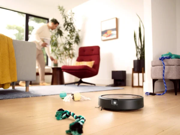 iRobot roomba j9 robotstøvsuger på trægulv